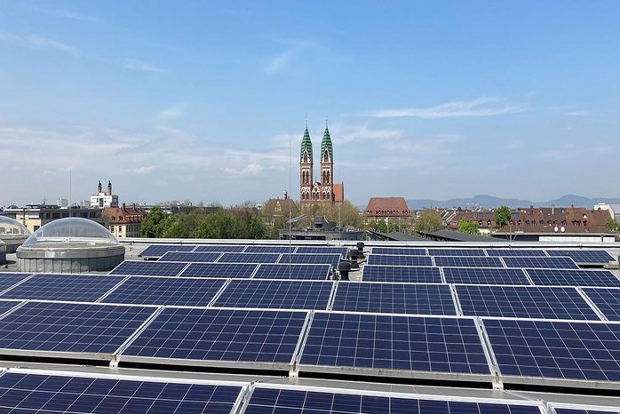 Photovoltaic system on the roof of the Konzerthaus Freiburg  // Copyright: FWTM